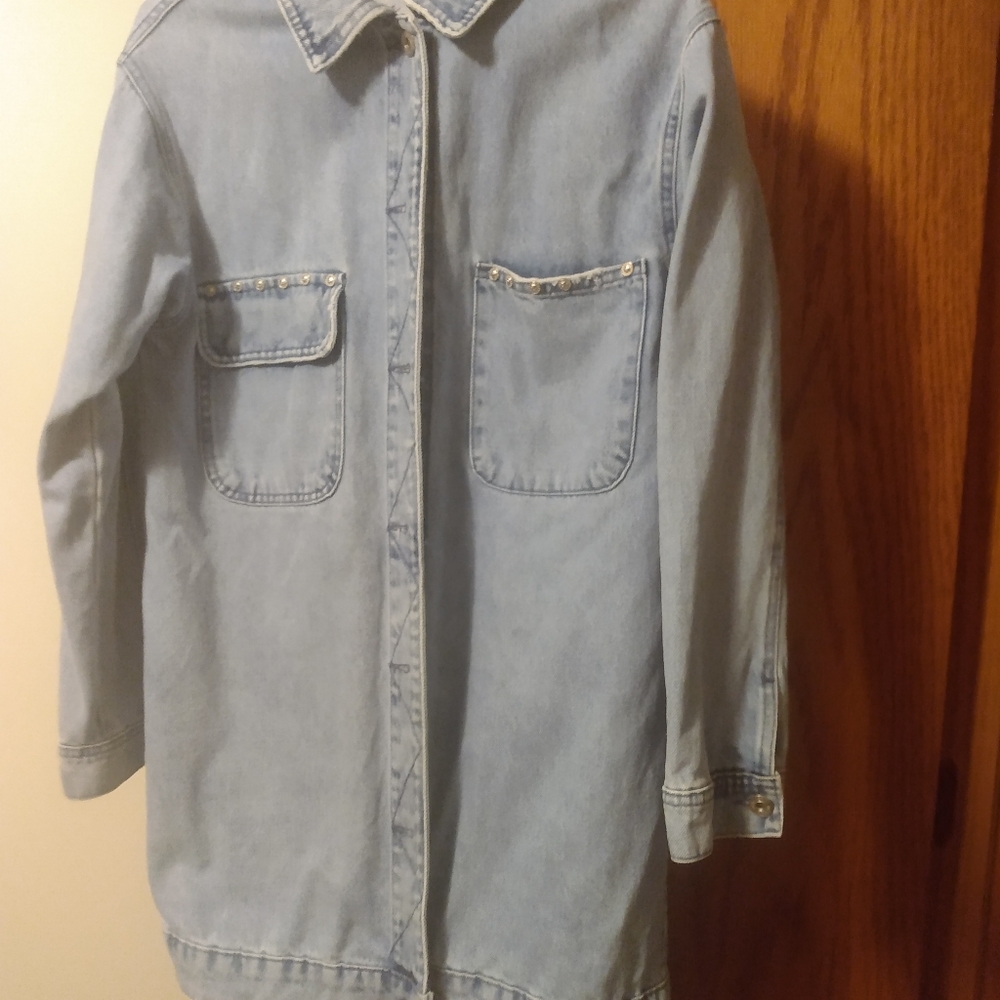 Used like NEW denim jacket. Perfect condition.